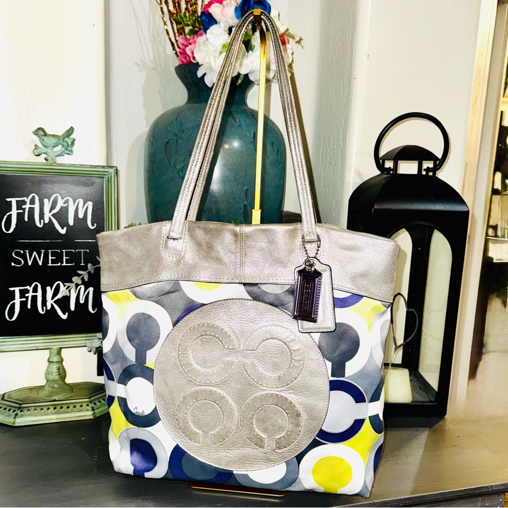 COACH Julia OP Art Signature Large Sateen Tote with Two Hangtags 2010 - EUC